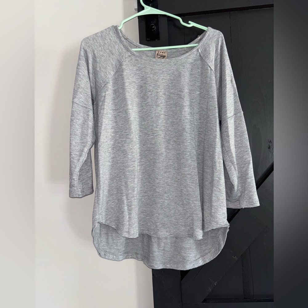 Como Vintage Light Gray Long Sleeve‎ Top